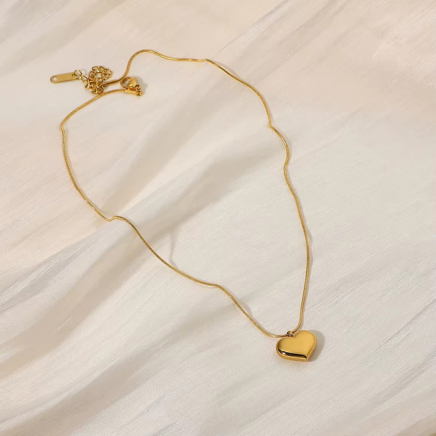 Auré Heart Necklace