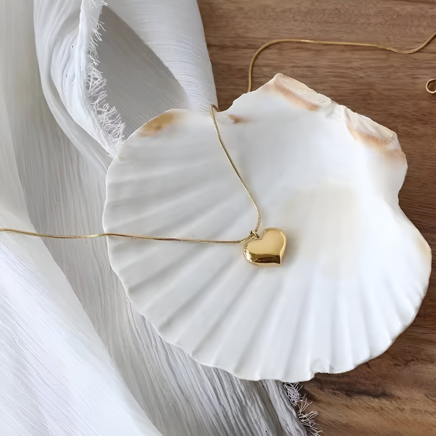 Auré Heart Necklace
