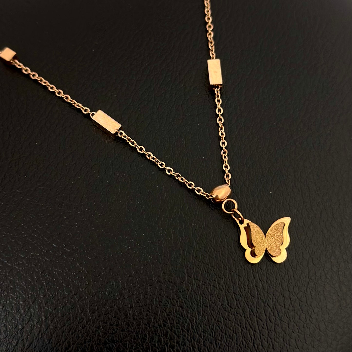 Breezefly Necklace