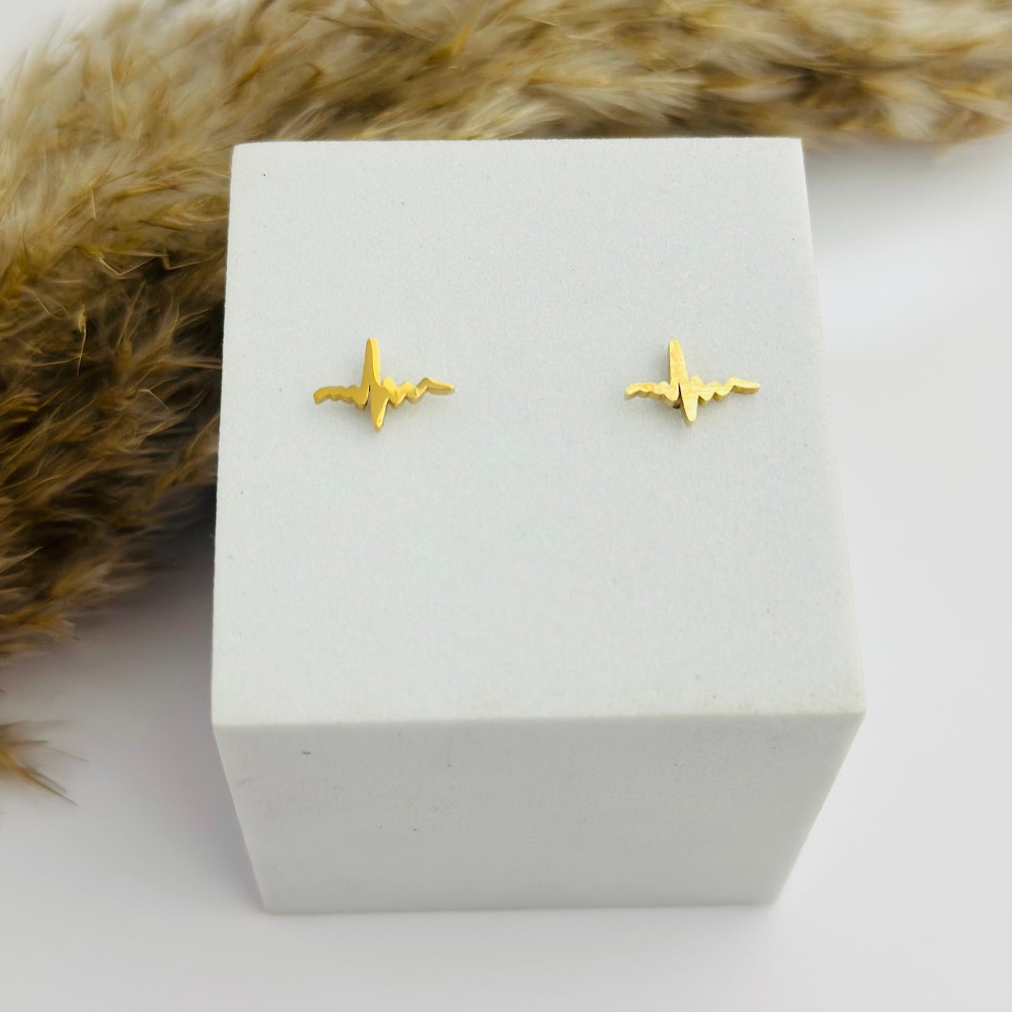 Heartbeat Stud -18k Gold Plated