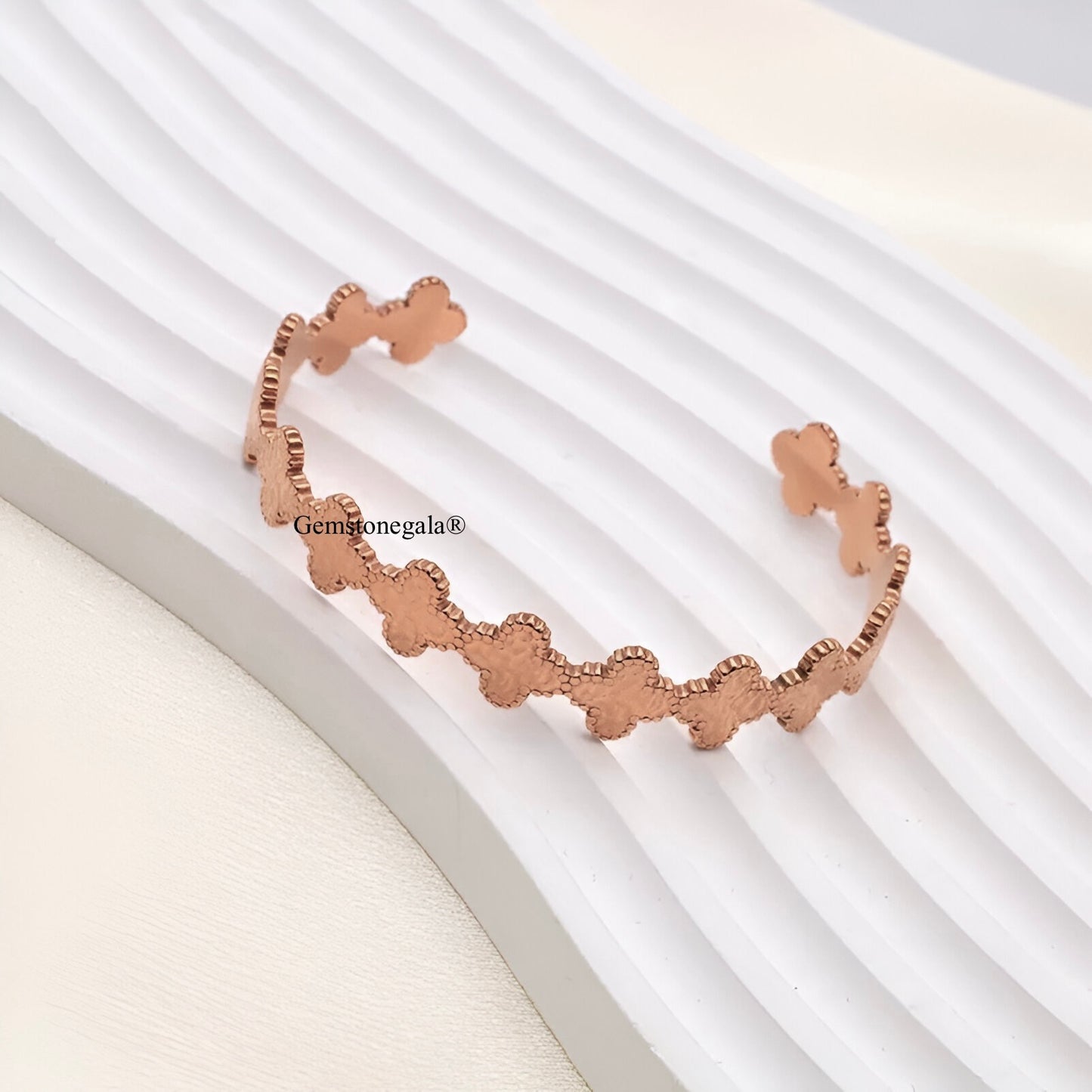 Clover Textura Kada -18k Gold Plated