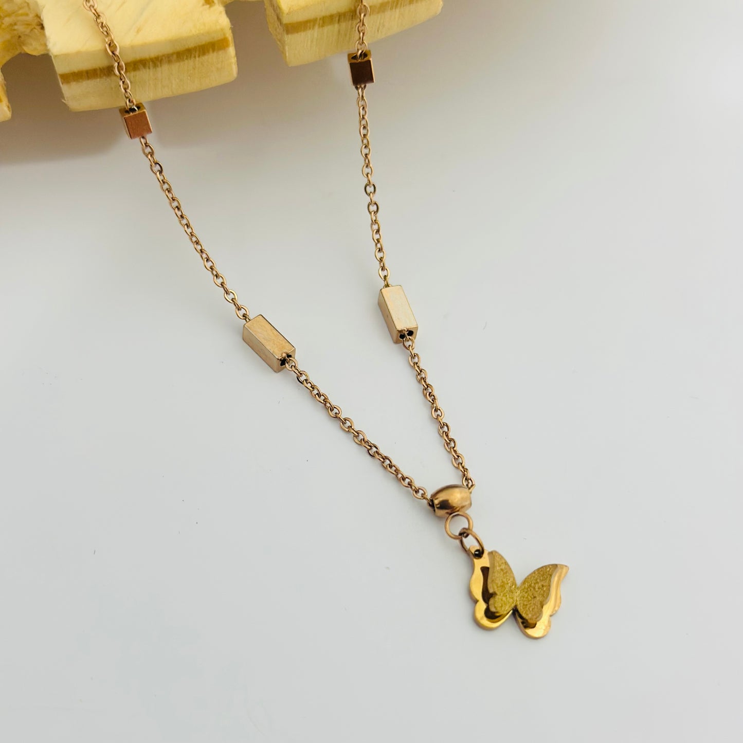 Breezefly Necklace