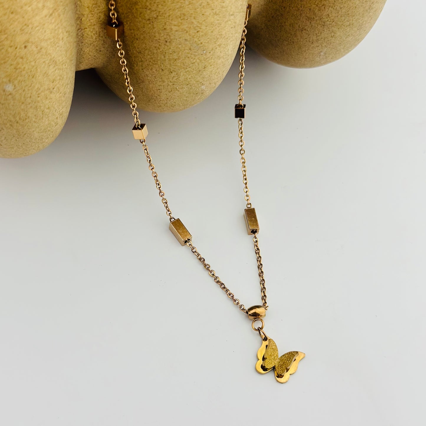 Breezefly Necklace