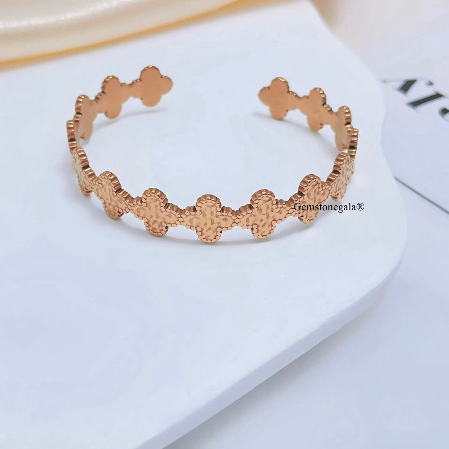 Clover Textura Kada -18k Gold Plated