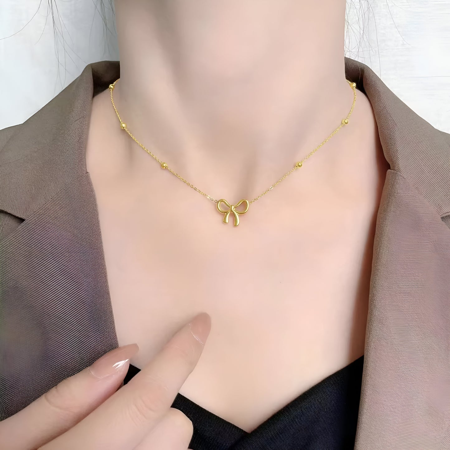Amora Bow Necklace