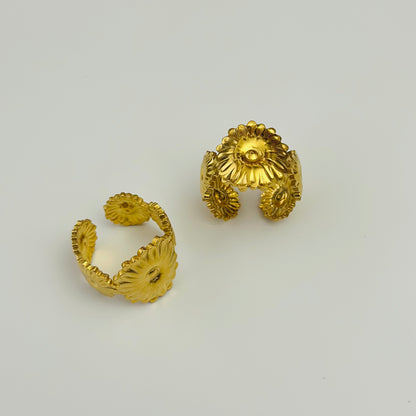 DAISY EVELYN 18K GOLD PLATED RING